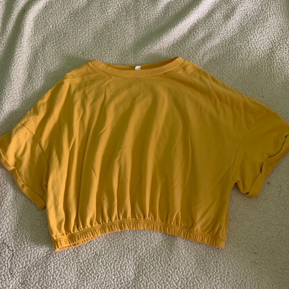 Baggy yellow crop top